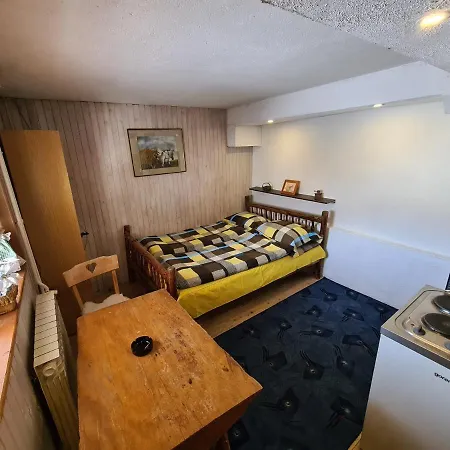 アパート Rustika ヤホリナ